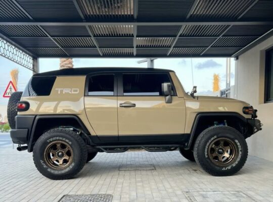 Toyota FJ 2014 full option Gcc modified for sale