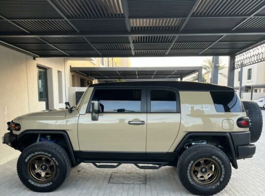 Toyota FJ 2014 full option Gcc modified for sale