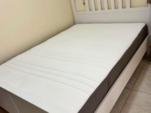 bed 140x200cm for sale