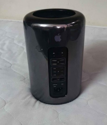 Mac Pro cylinder Xeon E5 64GB RAM For Sale