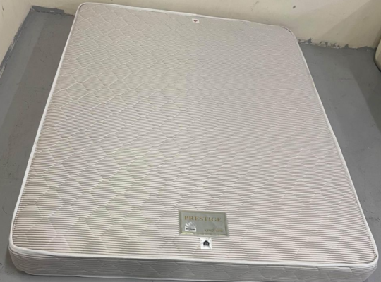 Queen size mattress 160*200cm for sale