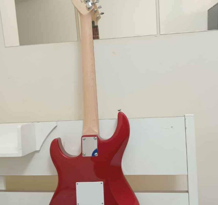 YAMAHA PACIFICA ELECTRIC GUITAR FOR SALE