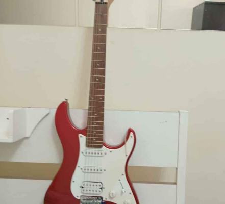 YAMAHA PACIFICA ELECTRIC GUITAR FOR SALE