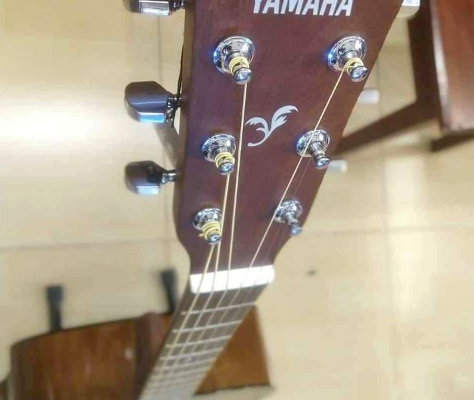 YAMAHA ELECTRIC ACOUSTIC GUITAR FOR SALE