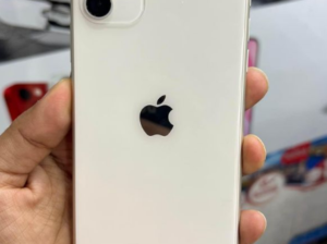 iPhone 11 128GB White For Sale