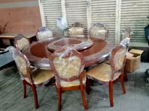 Round Dinnig tabal with 8 chiar For Sale