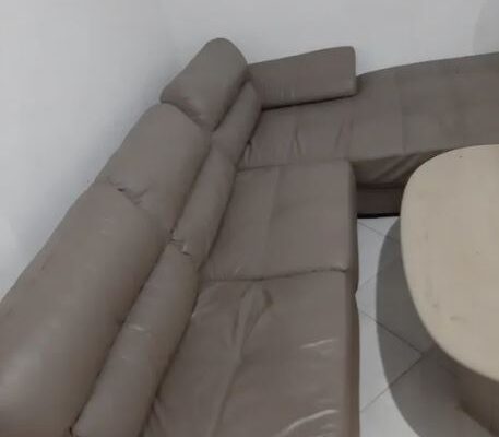 brown leather sofa in excellent condition For Sale