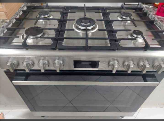 Bosch 90 cm full Gas cooking range oven for sale