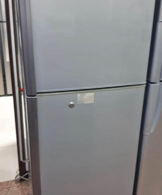 Fridge hitachi brand 320 liter neat and clean For