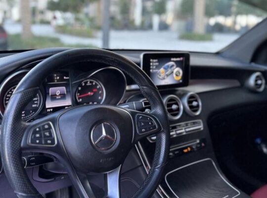 Mercedes GLC300 in good condition 2017 USA importe