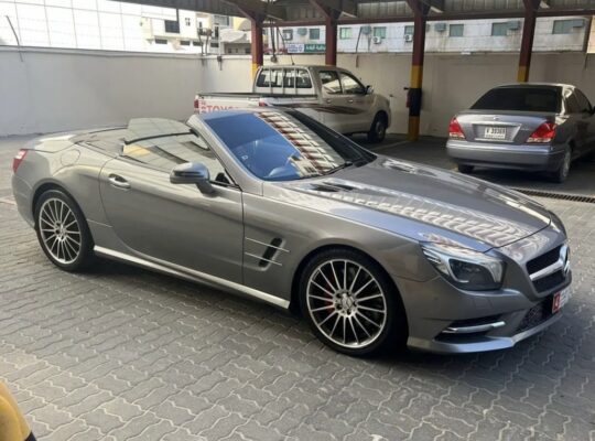 Mercedes SL500 full option 2013 Gcc for sale