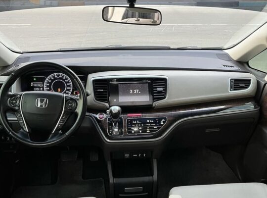 Honda Odyssey 2016 Gcc full option for sale