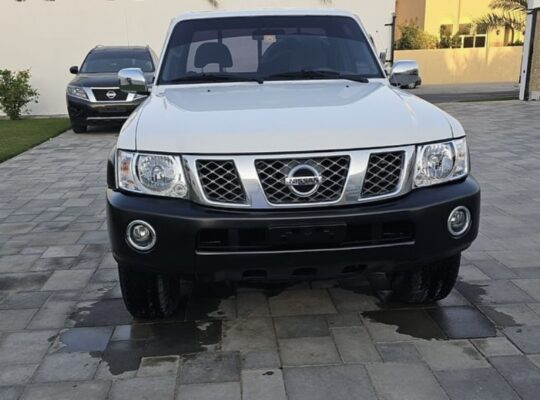 Nissan Patrol pickup 2016 in good condition for sa