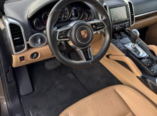 Porsche Cayenne 2016 Gcc for sale in good conditio
