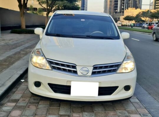 Nissan Tiida hatchback 2009 GCC for sale