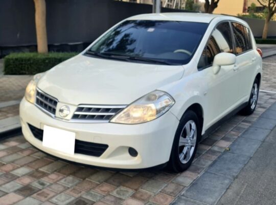 Nissan Tiida hatchback 2009 GCC for sale