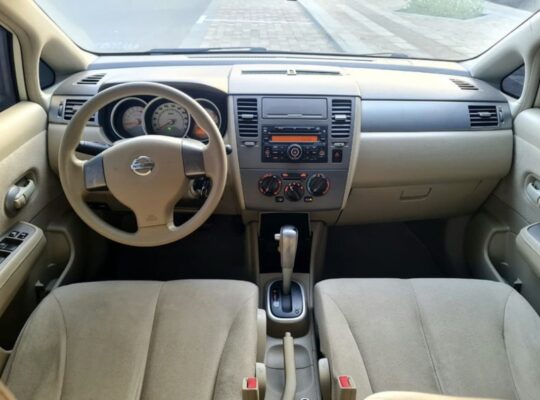 Nissan Tiida hatchback 2009 GCC for sale