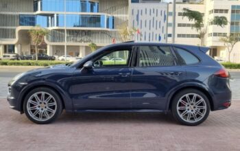 Porsche Cayenne GTS 4.8L Gcc 2013 full option for