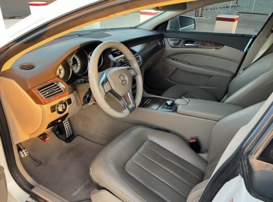 Mercedes CLS500 AMG Gcc 2012 For sale