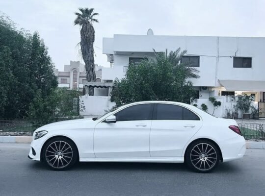 Mercedes C200 Gcc full option 2016 for sale