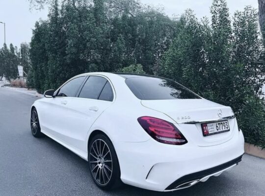 Mercedes C200 Gcc full option 2016 for sale