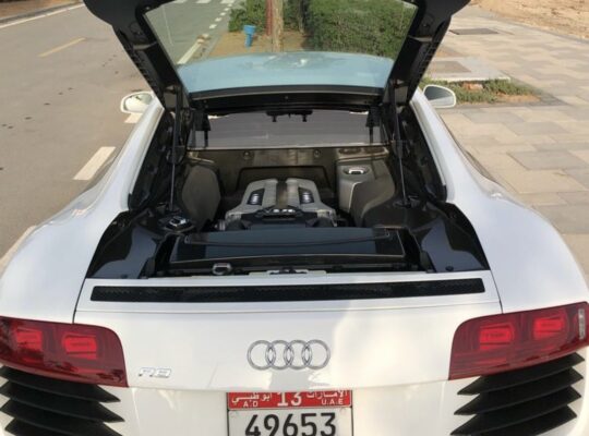 Audi R8 full option 2009 Gcc in good condition for
