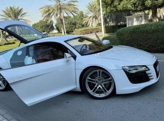 Audi R8 full option 2009 Gcc in good condition for
