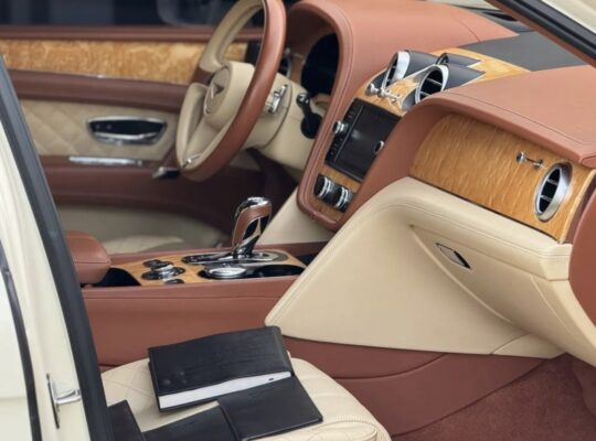 Bentley bentayga 2017 Gcc full option for sale