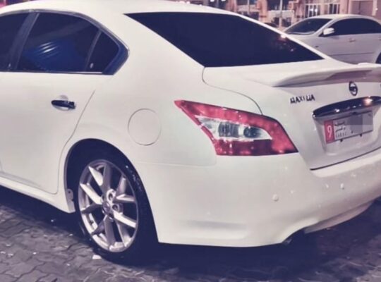 Nissan maxima 2010 Gcc full option for sale