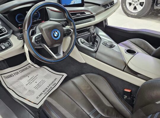 BMW i8 full option 2015 Gcc in good condition