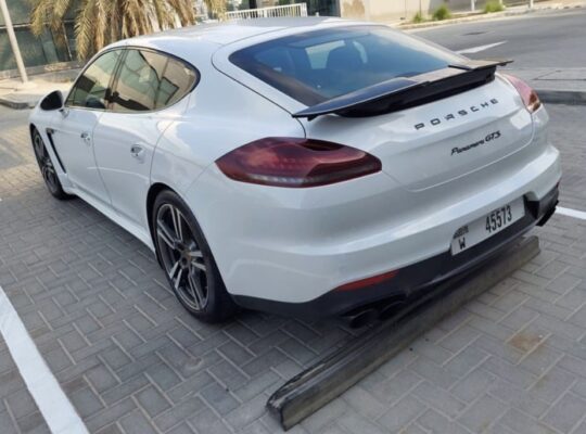 Porsche Panamera GTS 2014 Gcc fully loaded for sal
