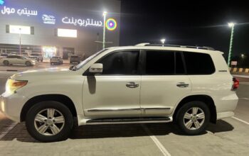 Toyota Land Cruiser VXR 2015 mid option for sale