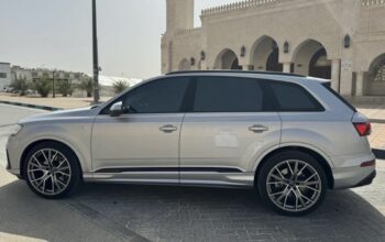 Audi Q7 Quattro 2020 Gcc twin turbo for sale