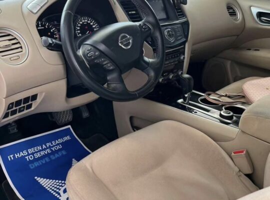 Nissan Pathfinder full option 2016 Gcc first owner