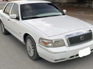 Ford grand marquis LS 2011 in good condition for s