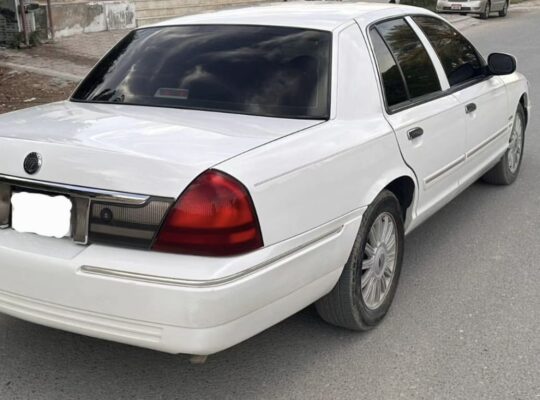 Ford grand marquis LS 2011 in good condition for s