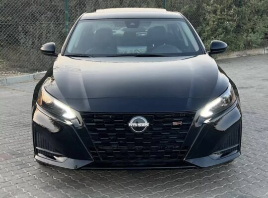 Nissan Altima SR full option 2023 USA imported for
