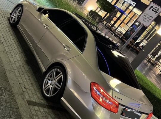 Mercedes E300 full option Gcc 2012 For sale