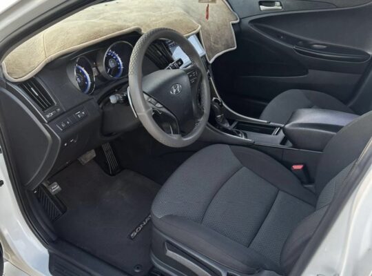 Hyundai sonata 2014 Gcc mid option for sale