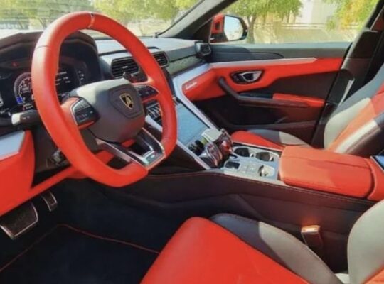 Lamborghini Urus full option 2019 Gcc for sale
