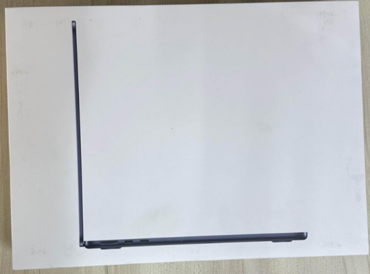 MacBook Air 13.6 inch 2022 M2 Chip 8GB Ram For Sal