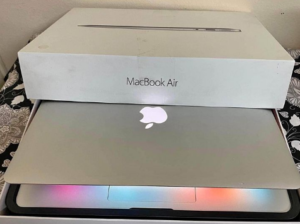 MacBook Air 2017 Core I5 With 8 G Ram & 256 Ssd Fo