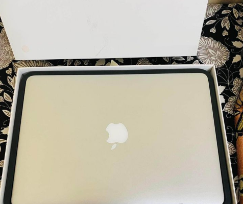 MacBook Air 2017 Core I5 With 8 G Ram & 256 Ssd Fo