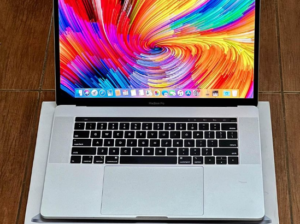 MacBook pro (15-inch 2019 ) 32gb Ram 512 ssd For S