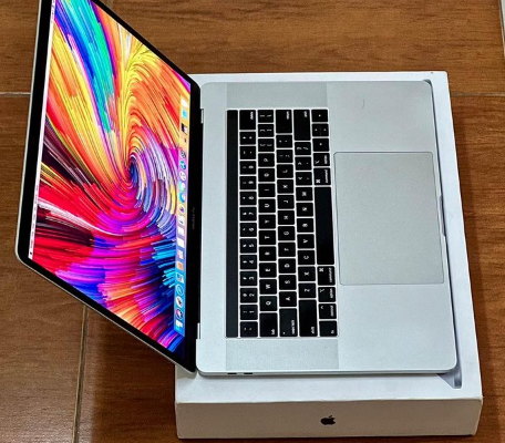 MacBook pro (15-inch 2019 ) 32gb Ram 512 ssd For S