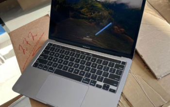 MacBook pro 2019 Touch bar 16/256 Core i5 For Sale