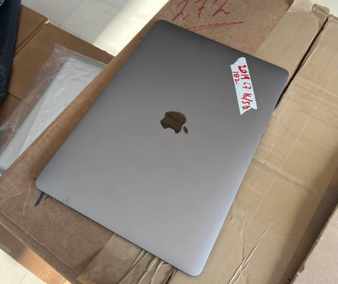 MacBook pro 2019 Touch bar 16/256 Core i5 For Sale