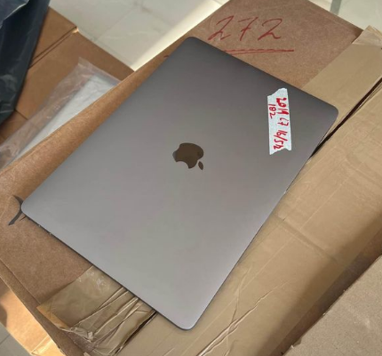 MacBook pro 2019 Touch bar 16/256 Core i5 For Sale