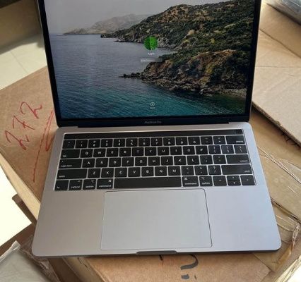 MacBook pro 2019 Touch bar 16/256 Core i5 For Sale