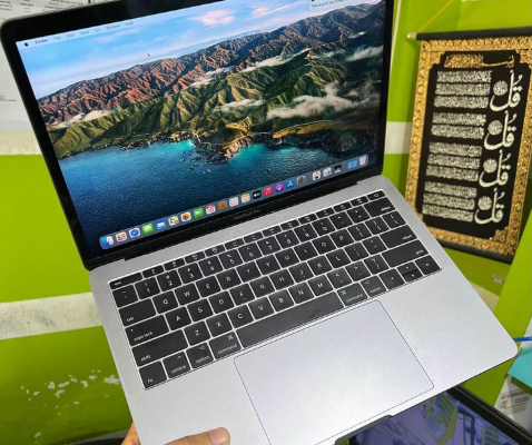 Macbook pro 13-inch 2016 Core i7 for sale